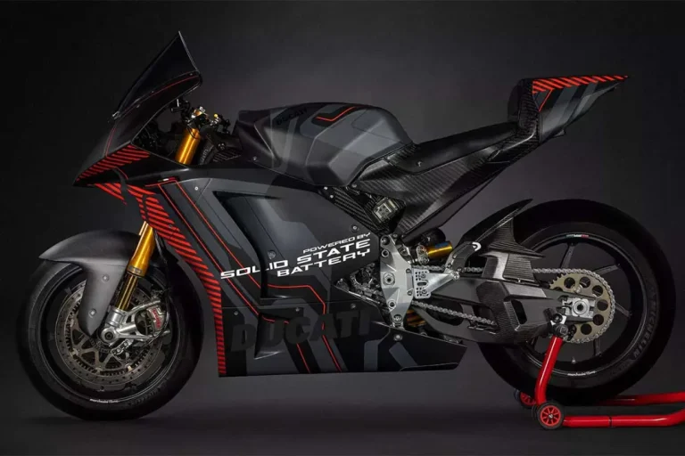 معرفی سوپربایک برقی دوکاتی با باطری حالت جامد، آزمایش فناوری آینده
