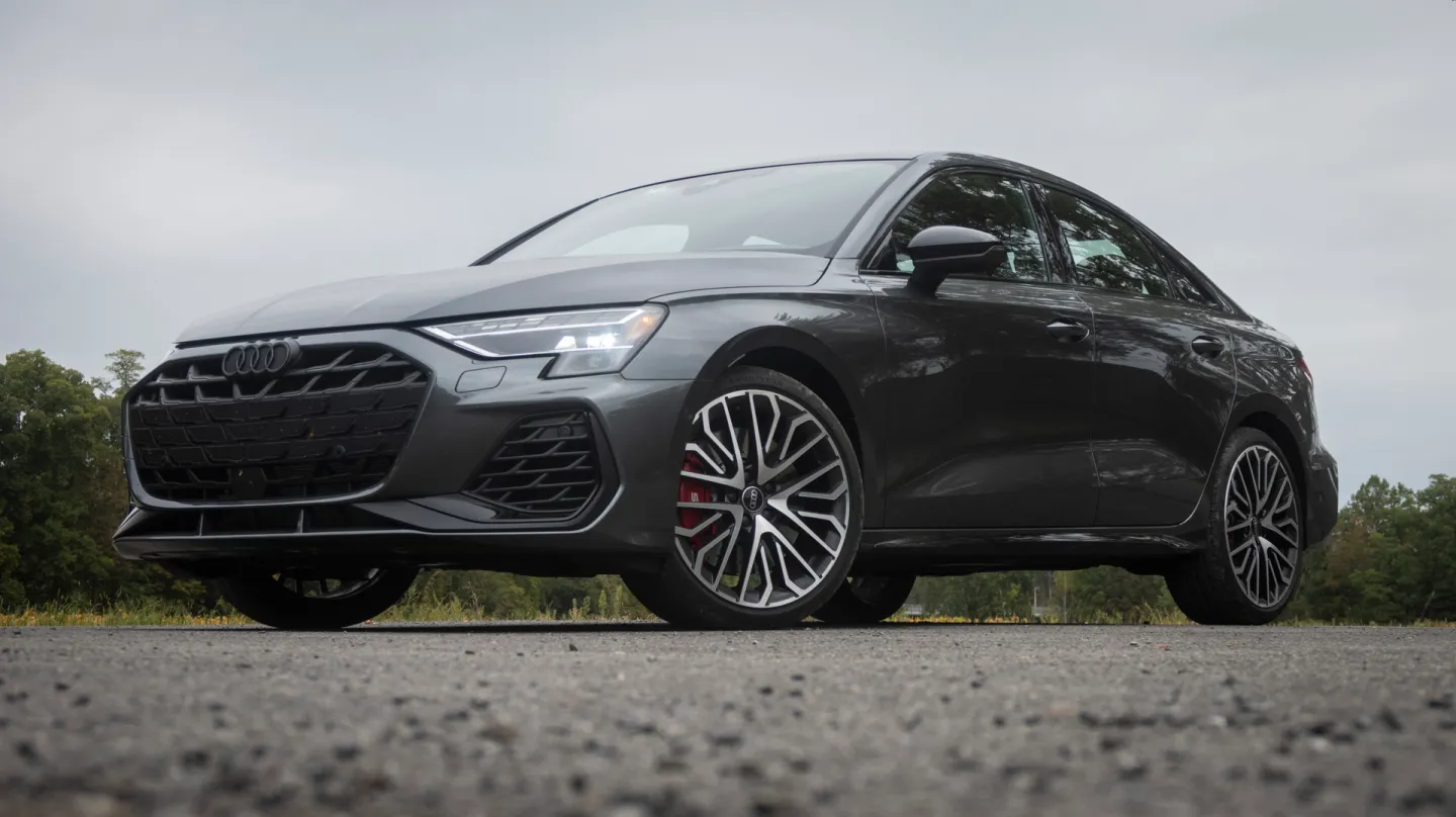 Read more about the article آئودی S3 مدل 2025 با ترکیب عملکرد اسپرت و راحتی روزمره معرفی شد