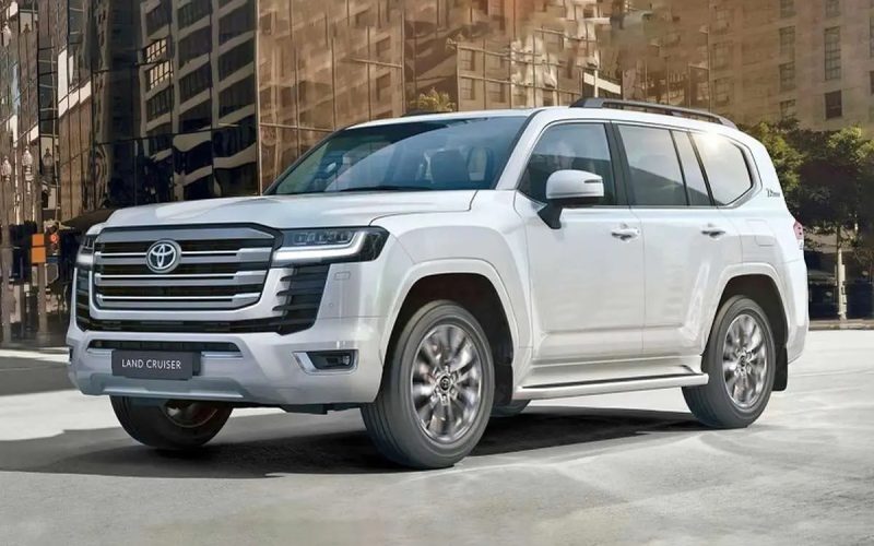 لندکروز ۳۰۰ وارد ایران شد