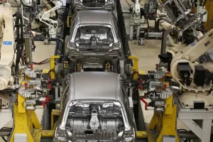 Read more about the article دولت با پرداخت تسهیلات ۴۰ همتی به صنعت خودرو موافقت کرد