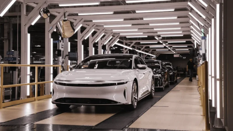 لوسید به چراغ قرمز رسید