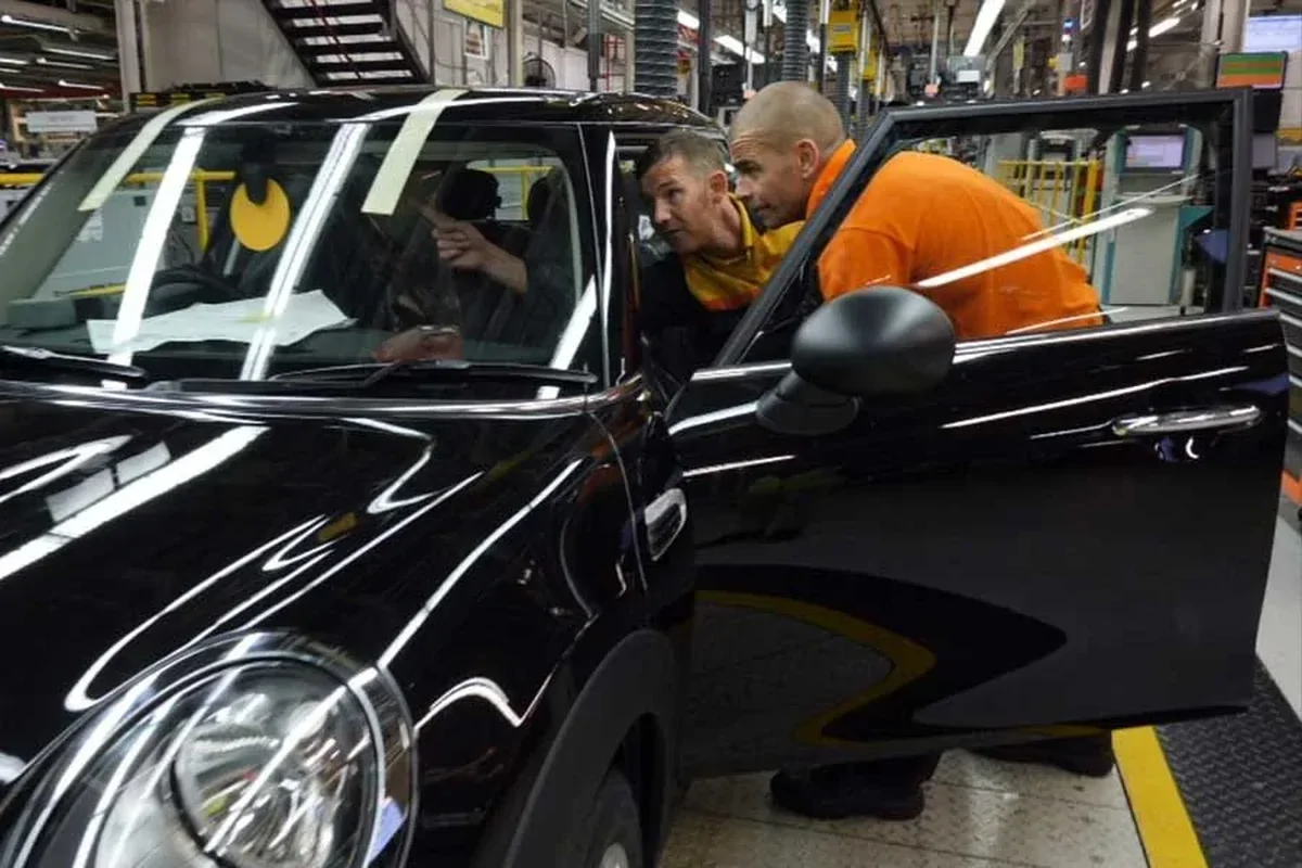 تولید خودرو در انگلیس ak33743 ak45572 1200x800 1