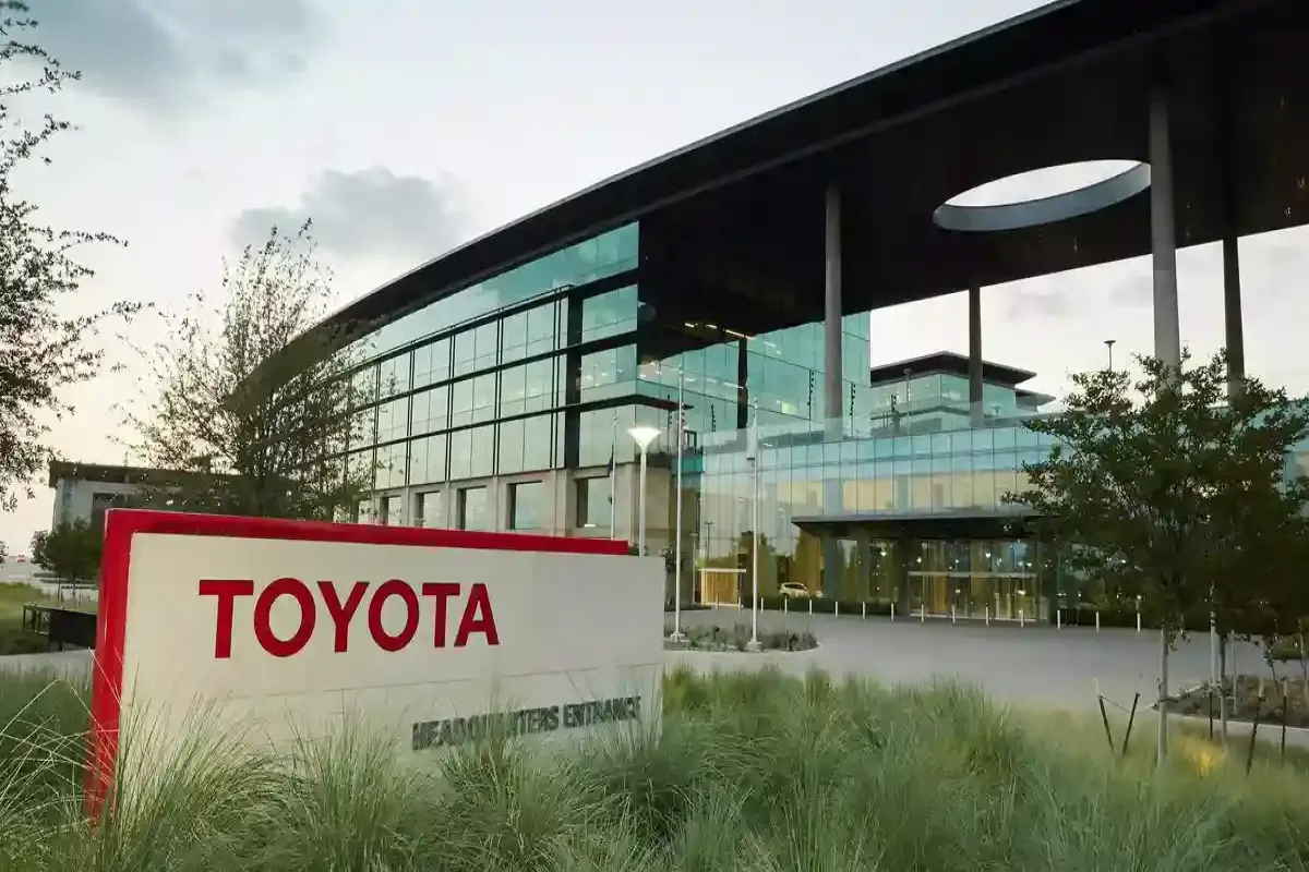 تویوتا 1 ak2240 1200x800 1